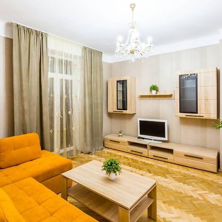 Apartments In The Center Lviv Buitenkant foto
